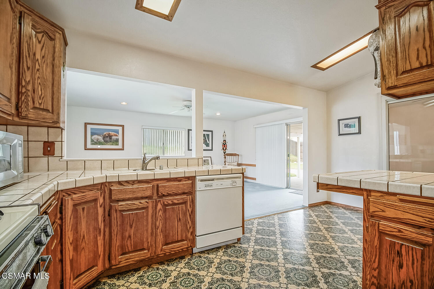 6443 Pepperdine Circle Moorpark, CA 93021 - Photo 14 of 32 KITCHEN