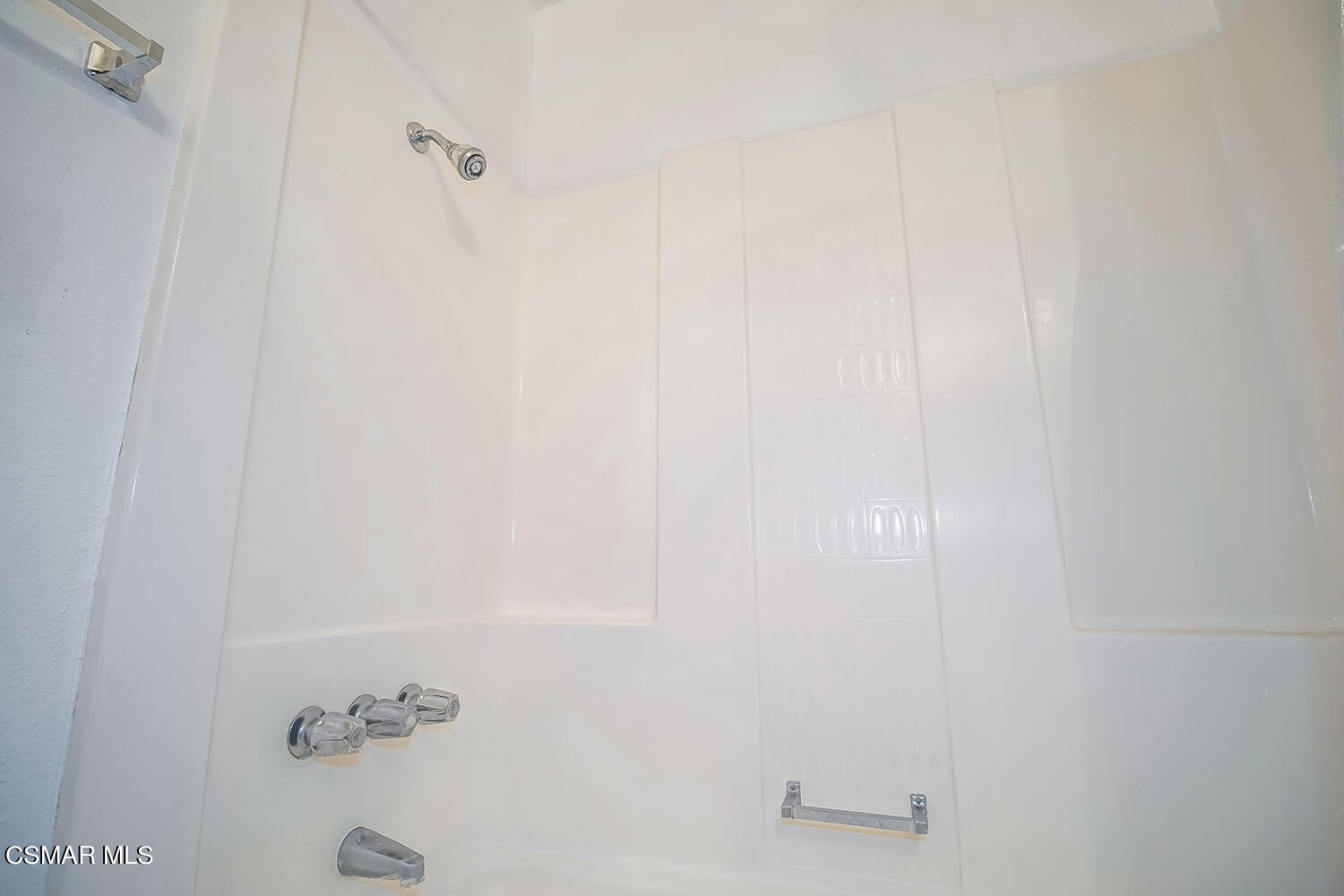 6443 Pepperdine Circle Moorpark, CA 93021 - Photo 27 of 32 FULL BATHROOM