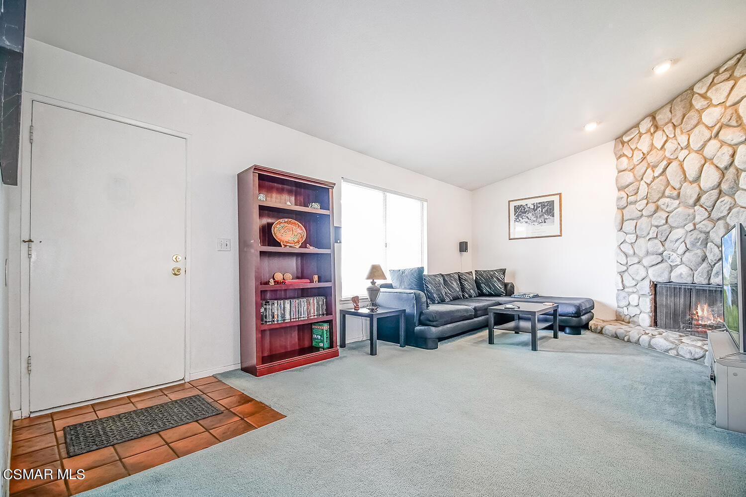 6443 Pepperdine Circle Moorpark, CA 93021 - Photo 8 of 32 LIVING ROOM