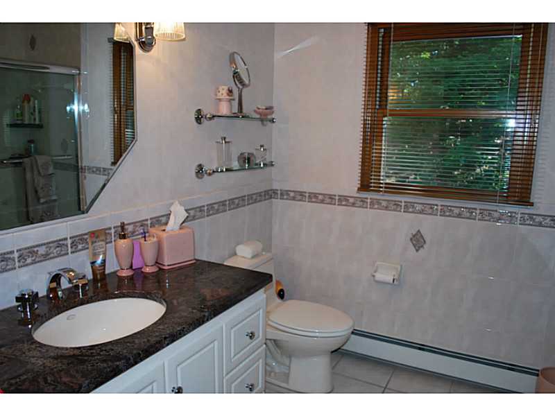 1 Tallwood Road Lincoln, RI 02865 - Photo 20 of 25 Bathroom.