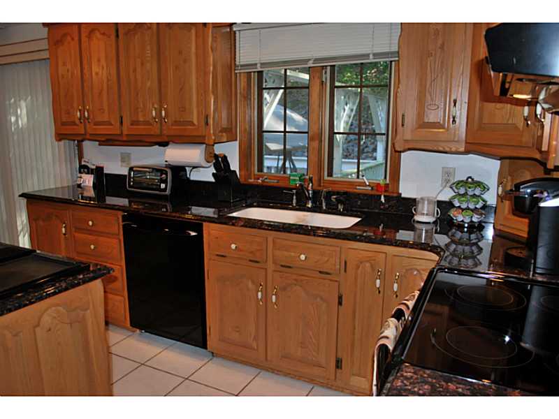 1 Tallwood Road Lincoln, RI 02865 - Photo 7 of 25 Kitchen.