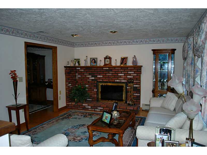 1 Tallwood Road Lincoln, RI 02865 - Photo 10 of 25 Den/Family/Great Room.