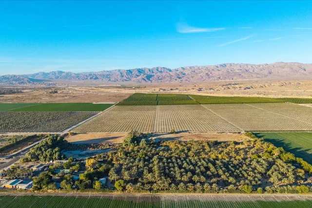 a view of an outdoor space and city view