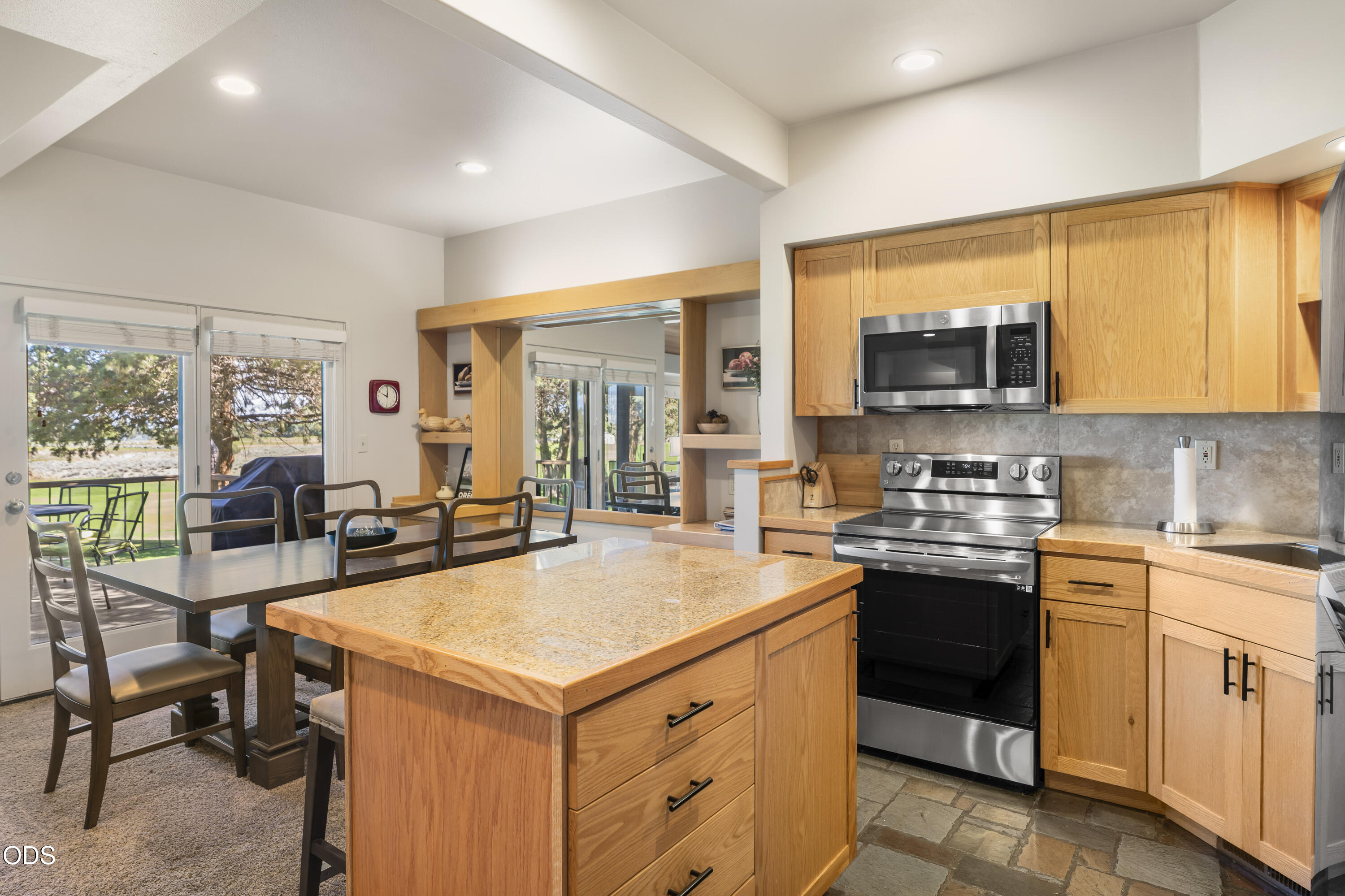 6969 Robin Court Redmond, OR 97756 - Photo 15 of 47