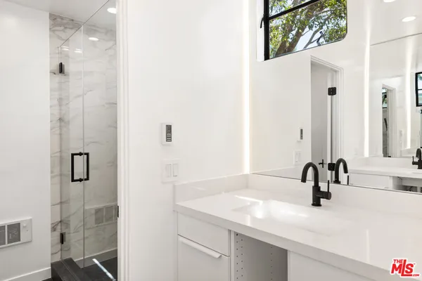 $6,750 | 29233 Heathercliff Road, Unit 4, Malibu, CA 90265