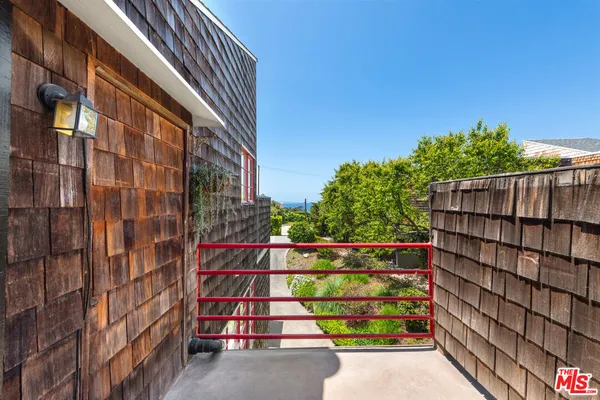 $6,750 | 29233 Heathercliff Road, Unit 4, Malibu, CA 90265