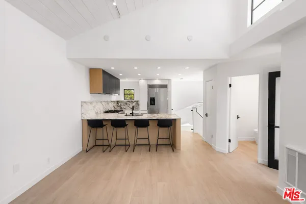 $6,750 | 29233 Heathercliff Road, Unit 4, Malibu, CA 90265