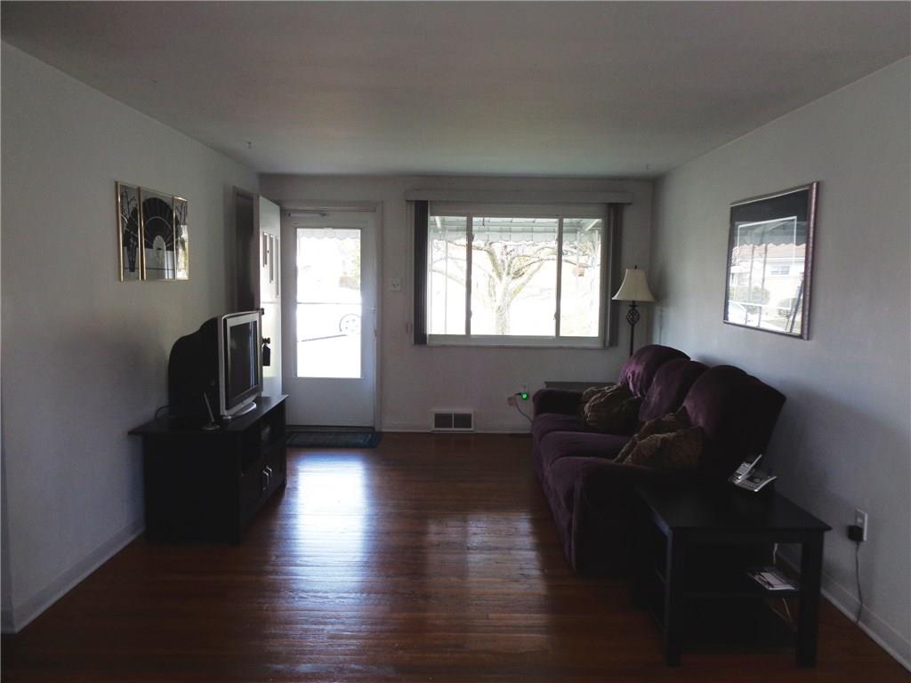 120 KIngs Road Braddock Hills, PA 15221 - Photo 3 of 16 Living Room