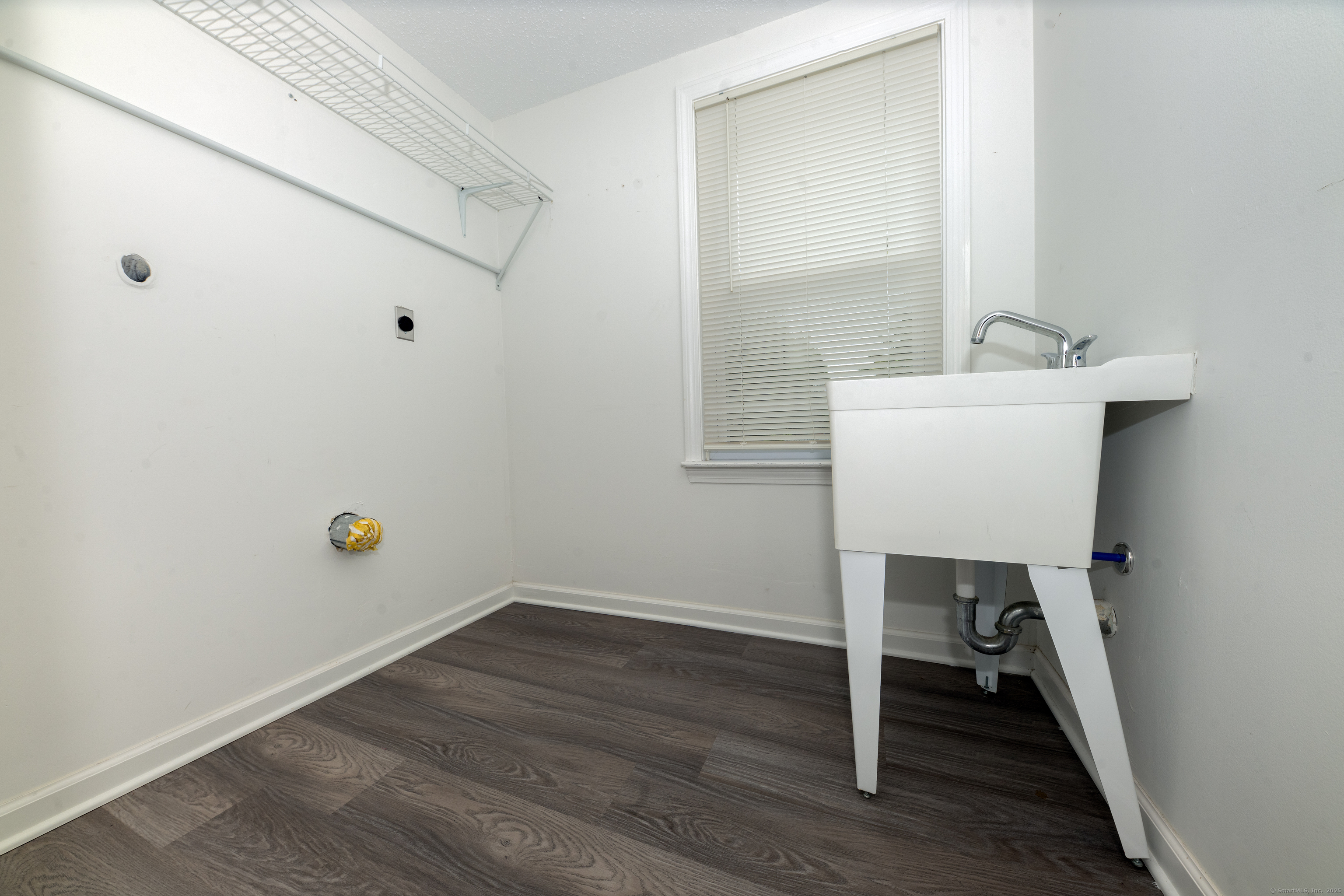 19 Rhea Street New Haven, CT 06512 - Photo 21 of 23 a bathroom with a sink and a mirror