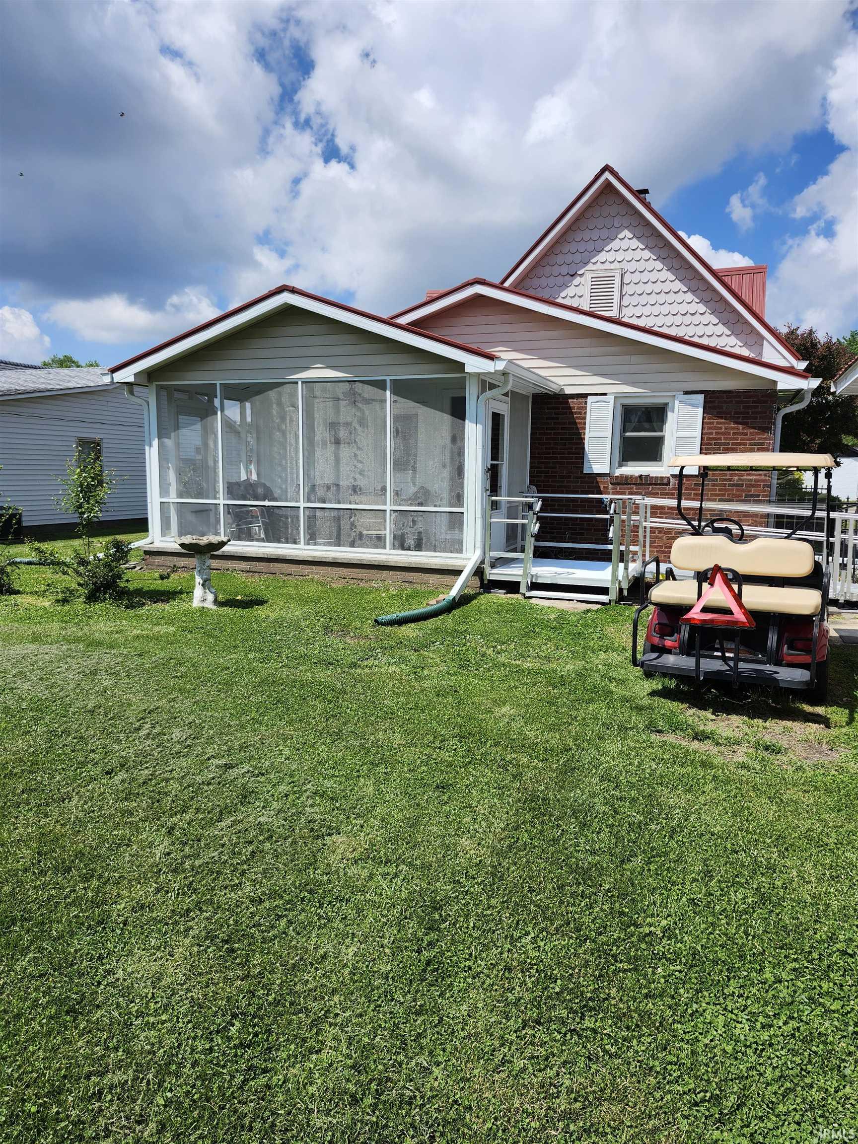 449 4th Street Northeast Linton, IN 47441 - Photo 5 of 36