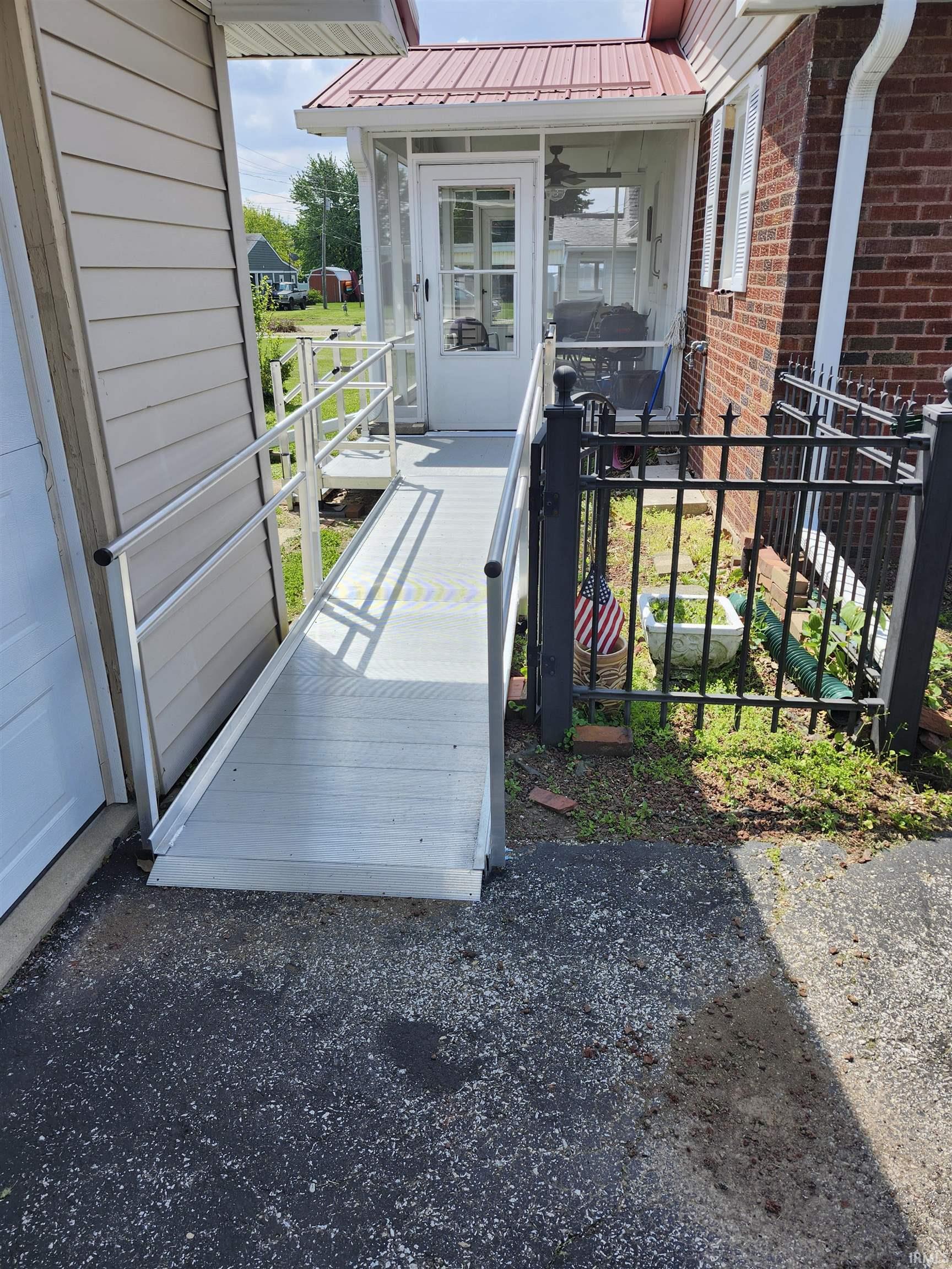 449 4th Street Northeast Linton, IN 47441 - Photo 6 of 36