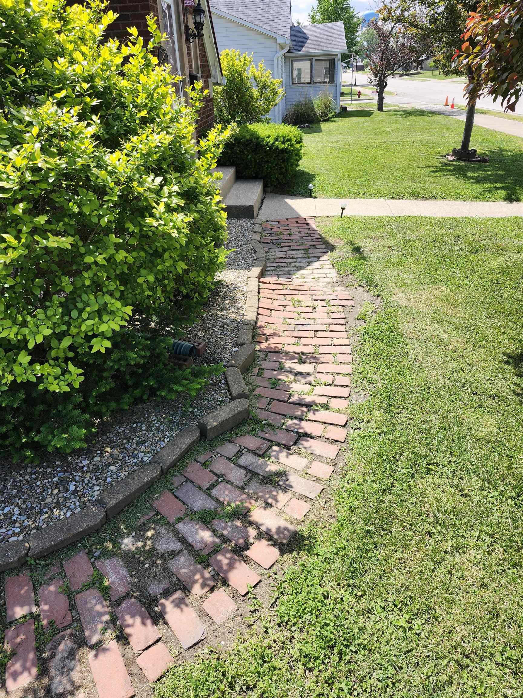 449 4th Street Northeast Linton, IN 47441 - Photo 10 of 36