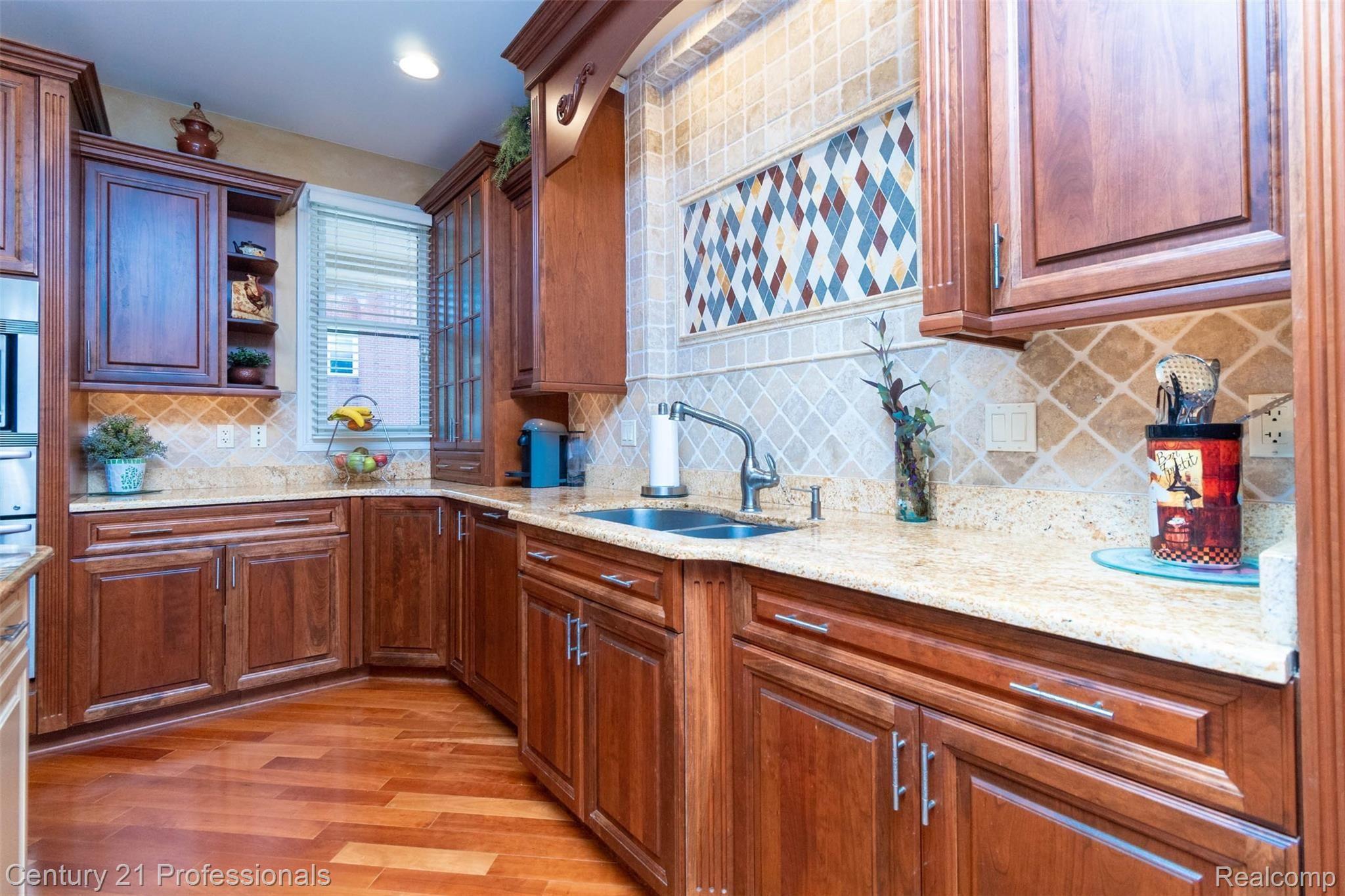524 Trinway Road Troy, MI 48085 - Photo 26 of 75 Chef's Kitchen