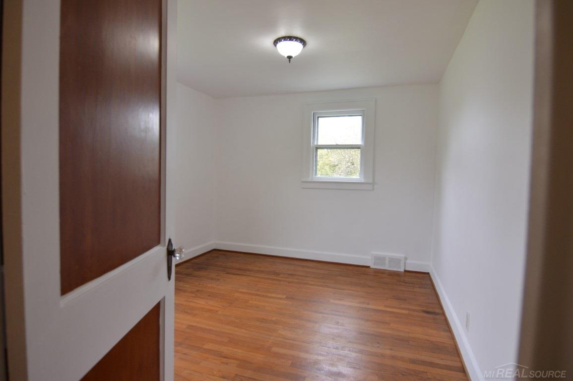 3129 Avalon Road Rochester, MI 48309 - Photo 9 of 22 31318822-8.JPG