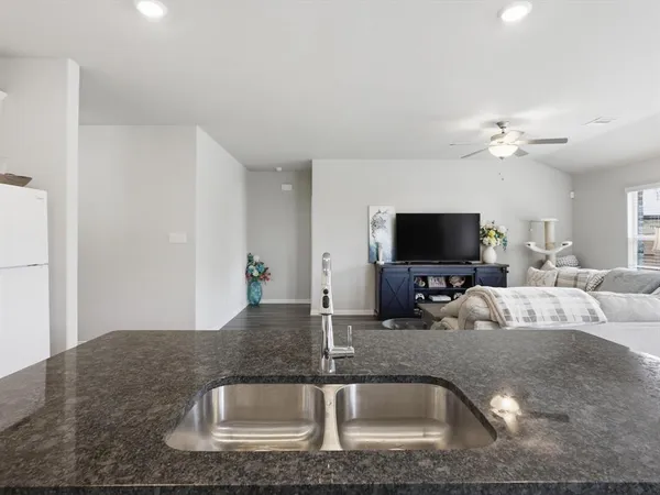 $2,500 | 410 Dempsey Drive, McKinney, TX 75071