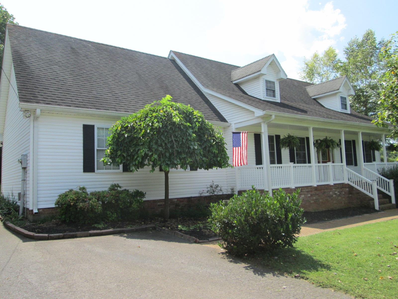 708 3rd Avenue West Springfield, TN 37172 - Photo 30 of 30 a front view of a house with a yard