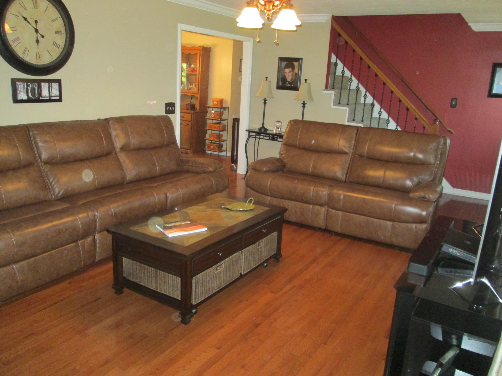 708 3rd Avenue West Springfield, TN 37172 - Photo 4 of 30 a living room with furniture and a couch