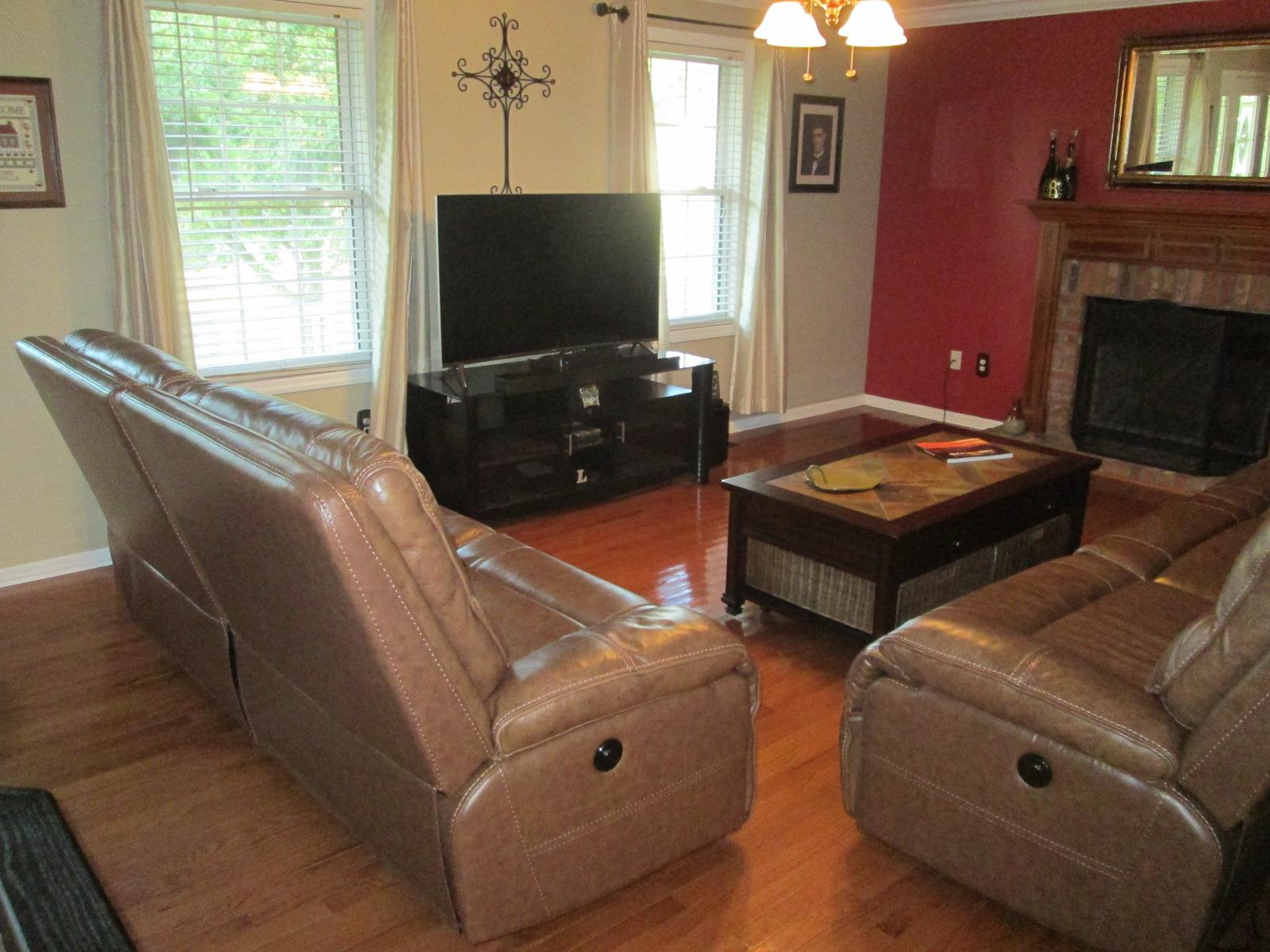 708 3rd Avenue West Springfield, TN 37172 - Photo 5 of 30 a living room with furniture and a flat screen tv
