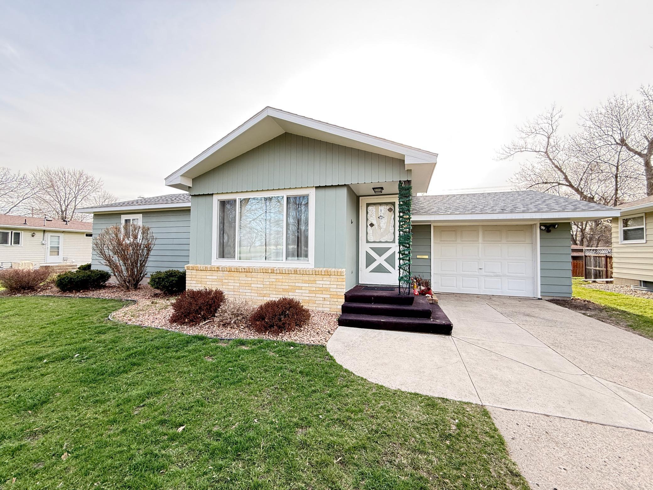 413 South 13th Street Montevideo, MN 56265 - Photo 2 of 41