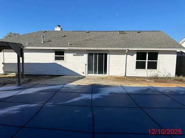 a view of a house with a backyard