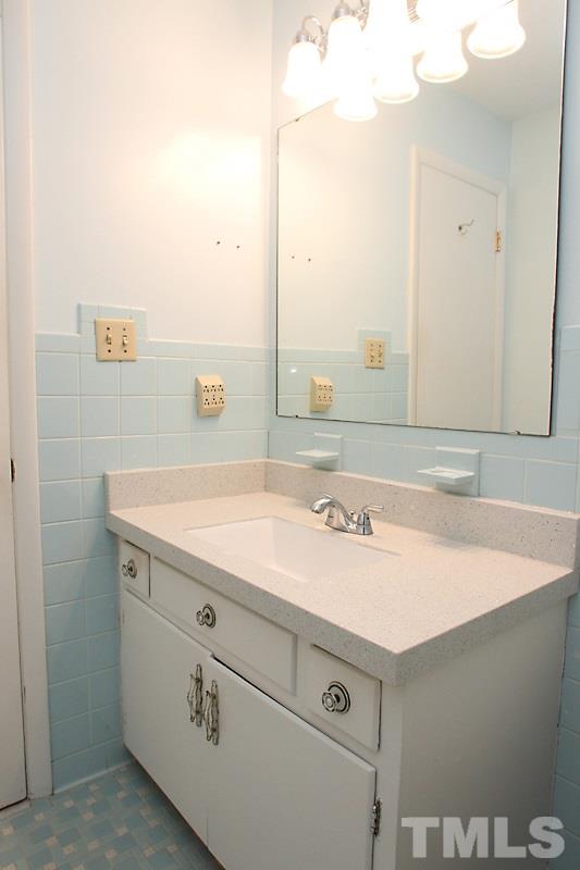 3208 Caldwell Drive Raleigh, NC 27607 - Photo 13 of 22 a bathroom with a sink and a mirror