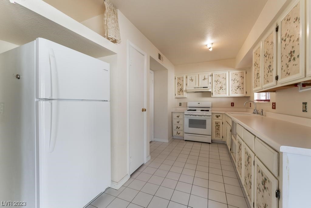 913 Wilson Cliffs Road Las Vegas, NV 89128 - Photo 12 of 33