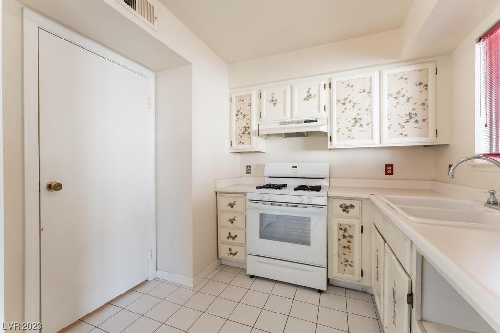 913 Wilson Cliffs Road Las Vegas, NV 89128 - Photo 14 of 33