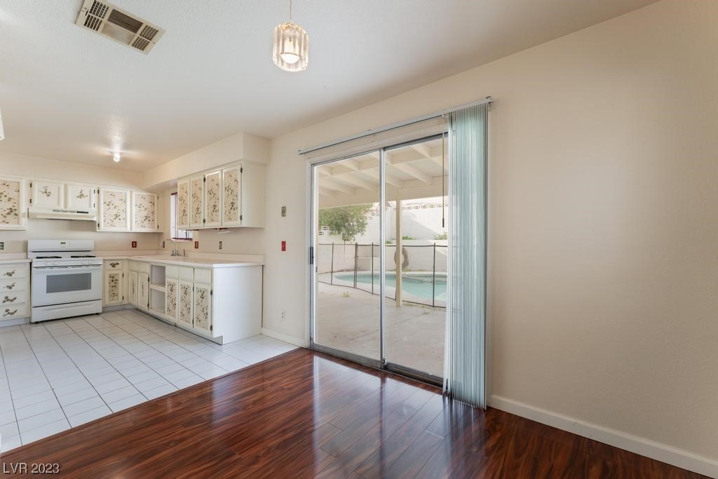 913 Wilson Cliffs Road Las Vegas, NV 89128 - Photo 15 of 33
