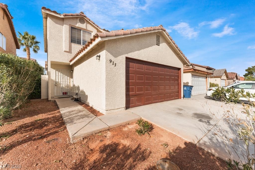 913 Wilson Cliffs Road Las Vegas, NV 89128 - Photo 2 of 33