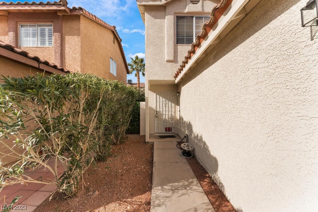 913 Wilson Cliffs Road Las Vegas, NV 89128 - Photo 4 of 33