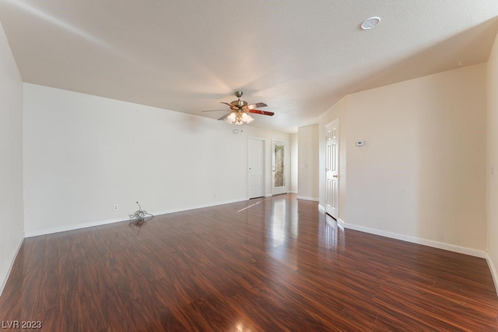 913 Wilson Cliffs Road Las Vegas, NV 89128 - Photo 8 of 33