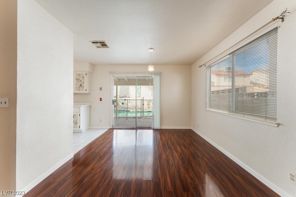 913 Wilson Cliffs Road Las Vegas, NV 89128 - Photo 9 of 33