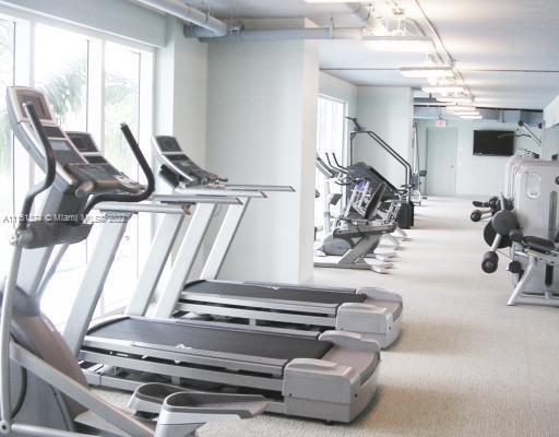 60 Southwest 13th Street, Unit 3003 Miami, FL 33130 - Photo 20 of 22 a gym hall with exercise machine