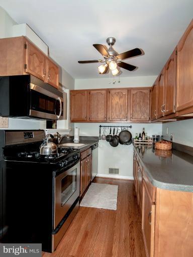 2424 Darrow Street Silver Spring, MD 20902 - Photo 3 of 28 Kitchen