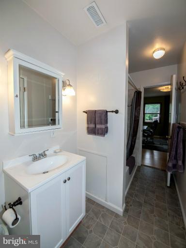 2424 Darrow Street Silver Spring, MD 20902 - Photo 21 of 28 Bath