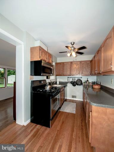 2424 Darrow Street Silver Spring, MD 20902 - Photo 23 of 28 Kitchen