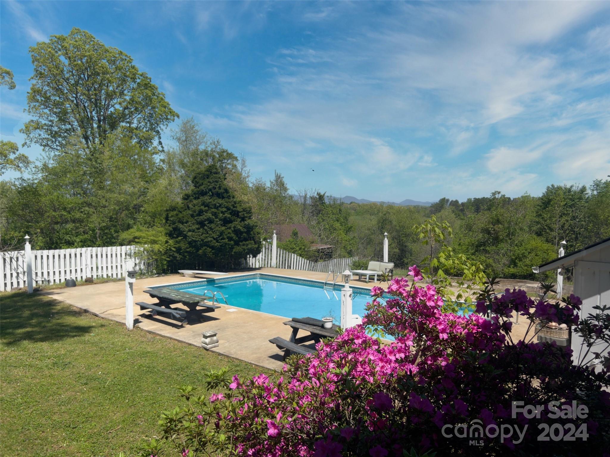 496 Chimney Rock Road Rutherfordton, NC 28139 - Photo 26 of 37 a view of a balcony with a garden