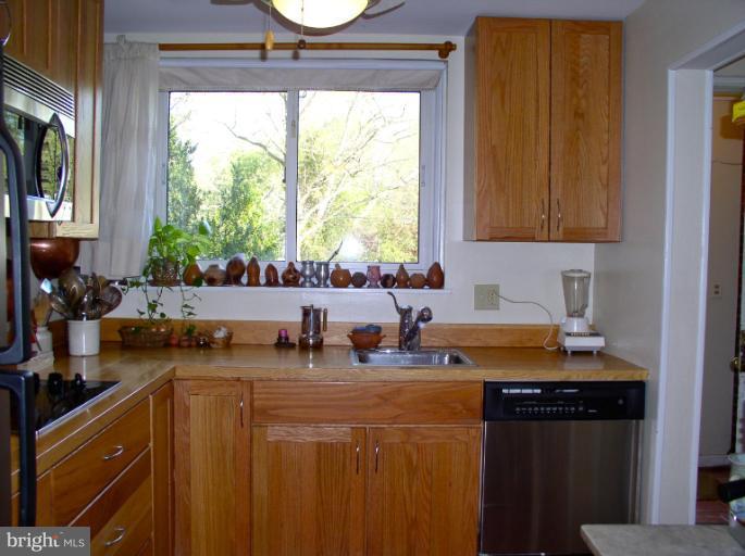 9 Ridge Road, Unit A Greenbelt, MD 20770 - Photo 21 of 30 Kitchen