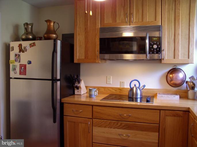 9 Ridge Road, Unit A Greenbelt, MD 20770 - Photo 4 of 30 Combined oven and microwave.