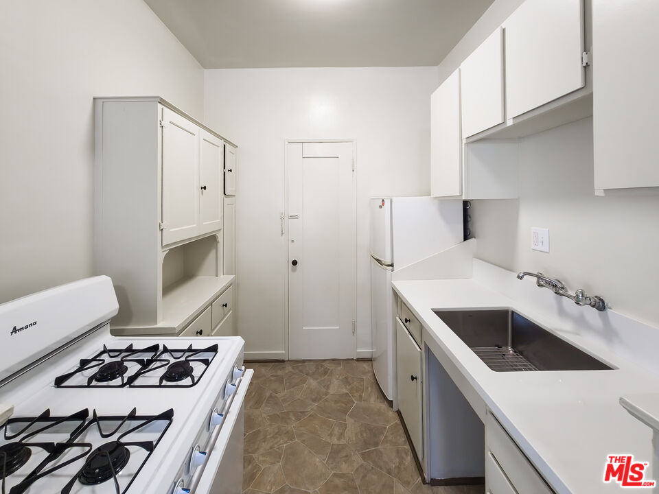 427 North Adams Street, Unit 18 Glendale, CA 91206 - Photo 8 of 13 a kitchen with a stove and a sink