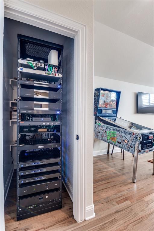 8210 Palmer Road Waxahachie, TX 75167 - Photo 16 of 39 a view of a livingroom with furniture and wooden floor