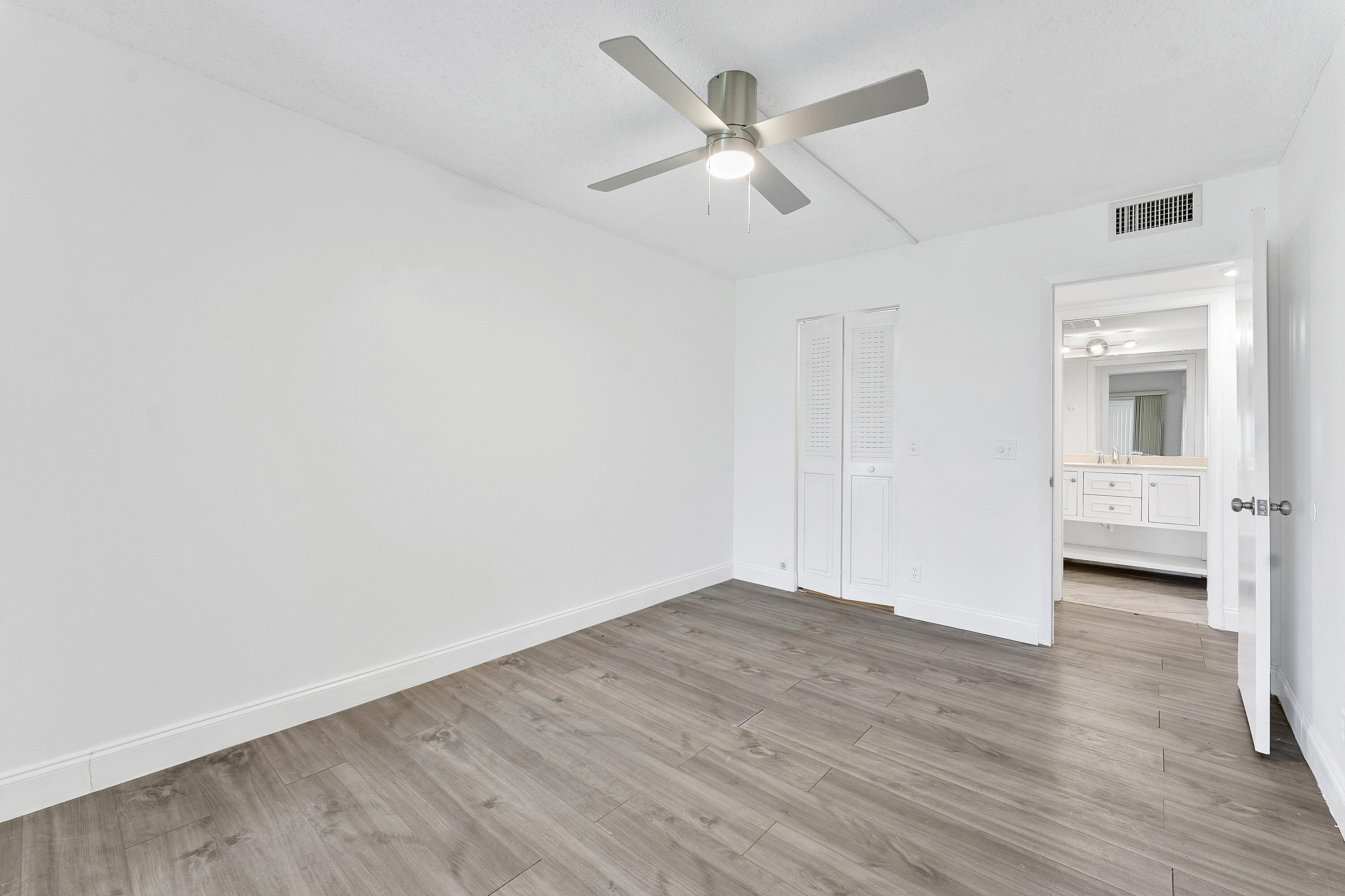 1052 Hythe A Boca Raton, FL 33434 - Photo 10 of 10 IMG_7693