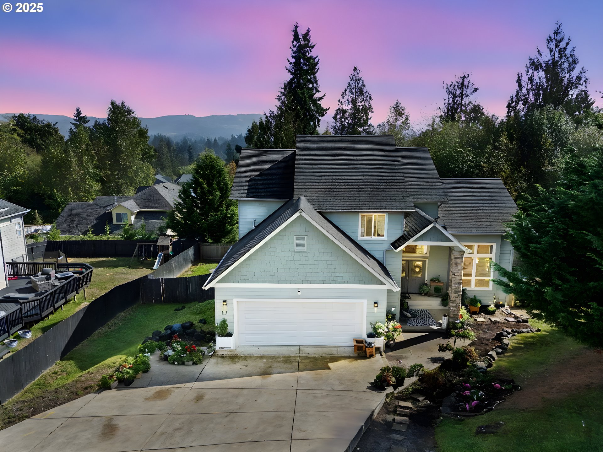 117 Altavista Road Longview, WA 98632 - Photo 1 of 40 a view of a house with a garden