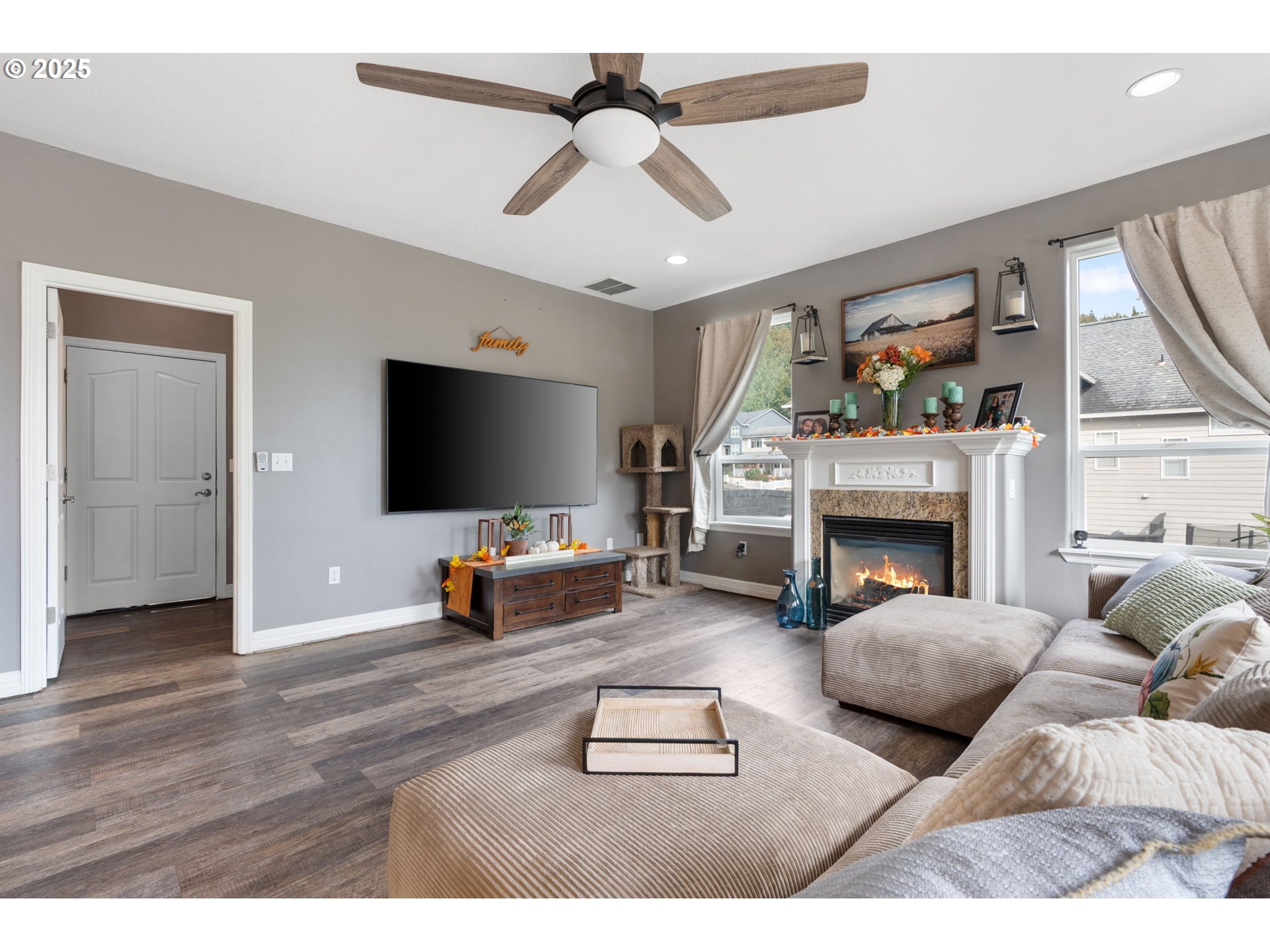 117 Altavista Road Longview, WA 98632 - Photo 19 of 40 a living room with furniture a flat screen tv and a fireplace