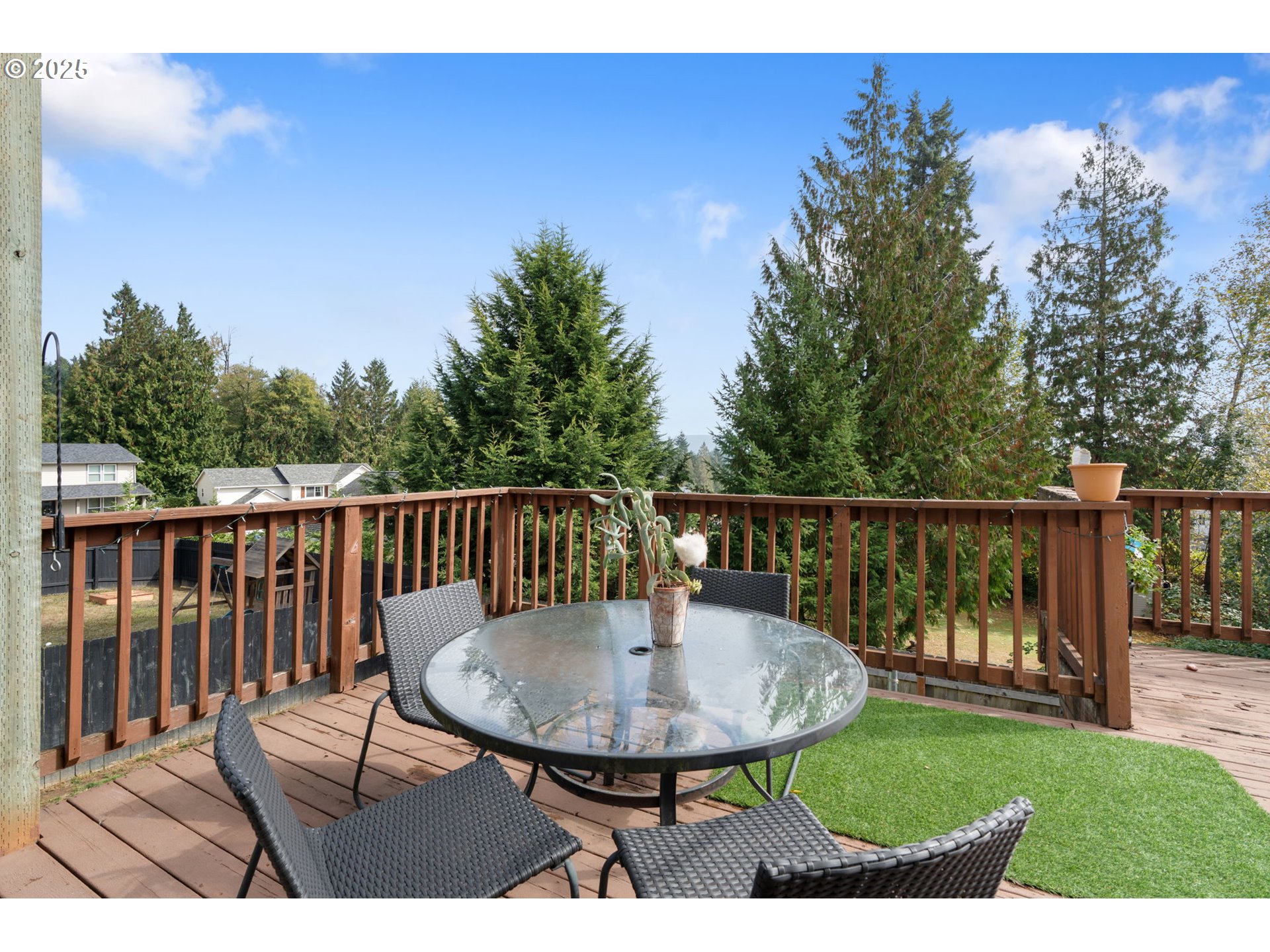 117 Altavista Road Longview, WA 98632 - Photo 29 of 40 a balcony with a table and chairs