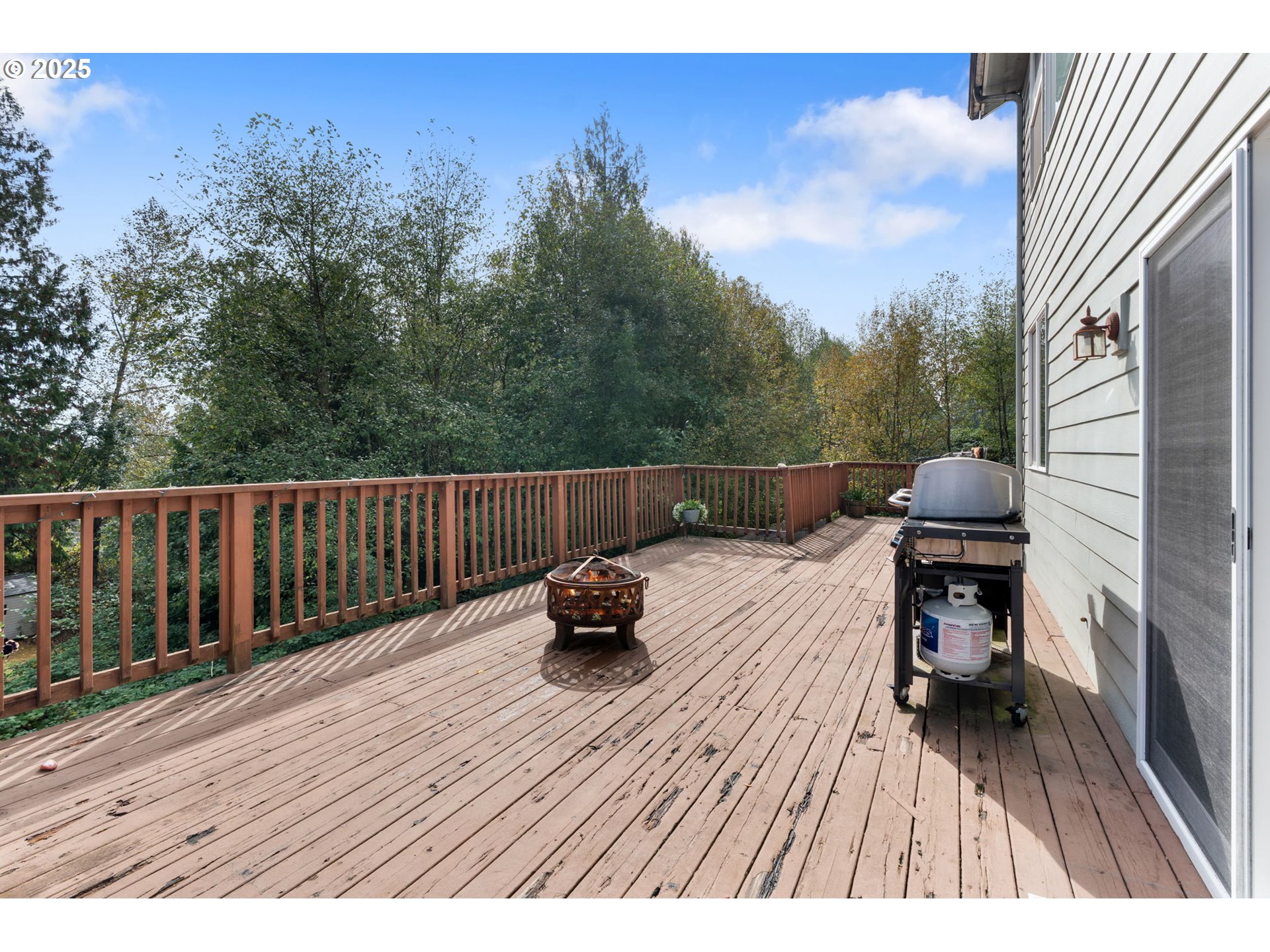 117 Altavista Road Longview, WA 98632 - Photo 31 of 40 a terrace view with sitting space and outdoor seating
