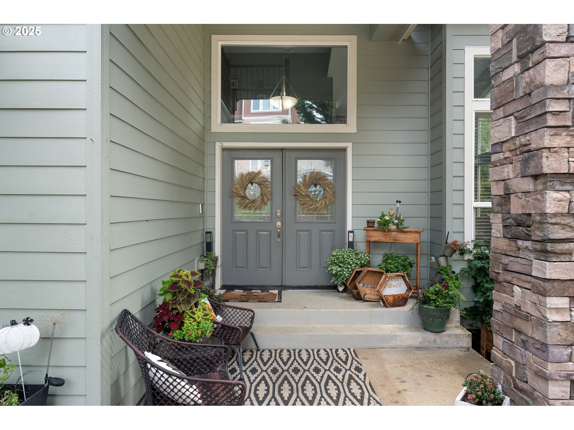 117 Altavista Road Longview, WA 98632 - Photo 4 of 40 a view of a entryway door of the house