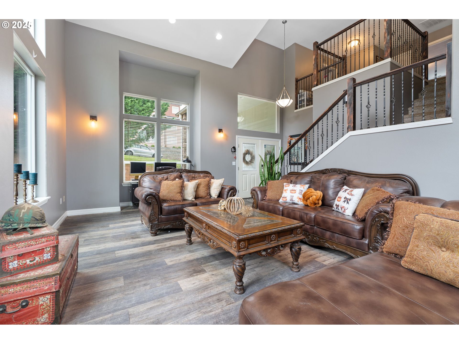 117 Altavista Road Longview, WA 98632 - Photo 7 of 40 a living room with furniture