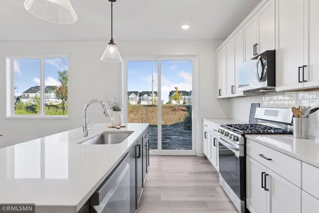 $635,000 | 10157 Blackmoor Road, Woodbury, MN 55129