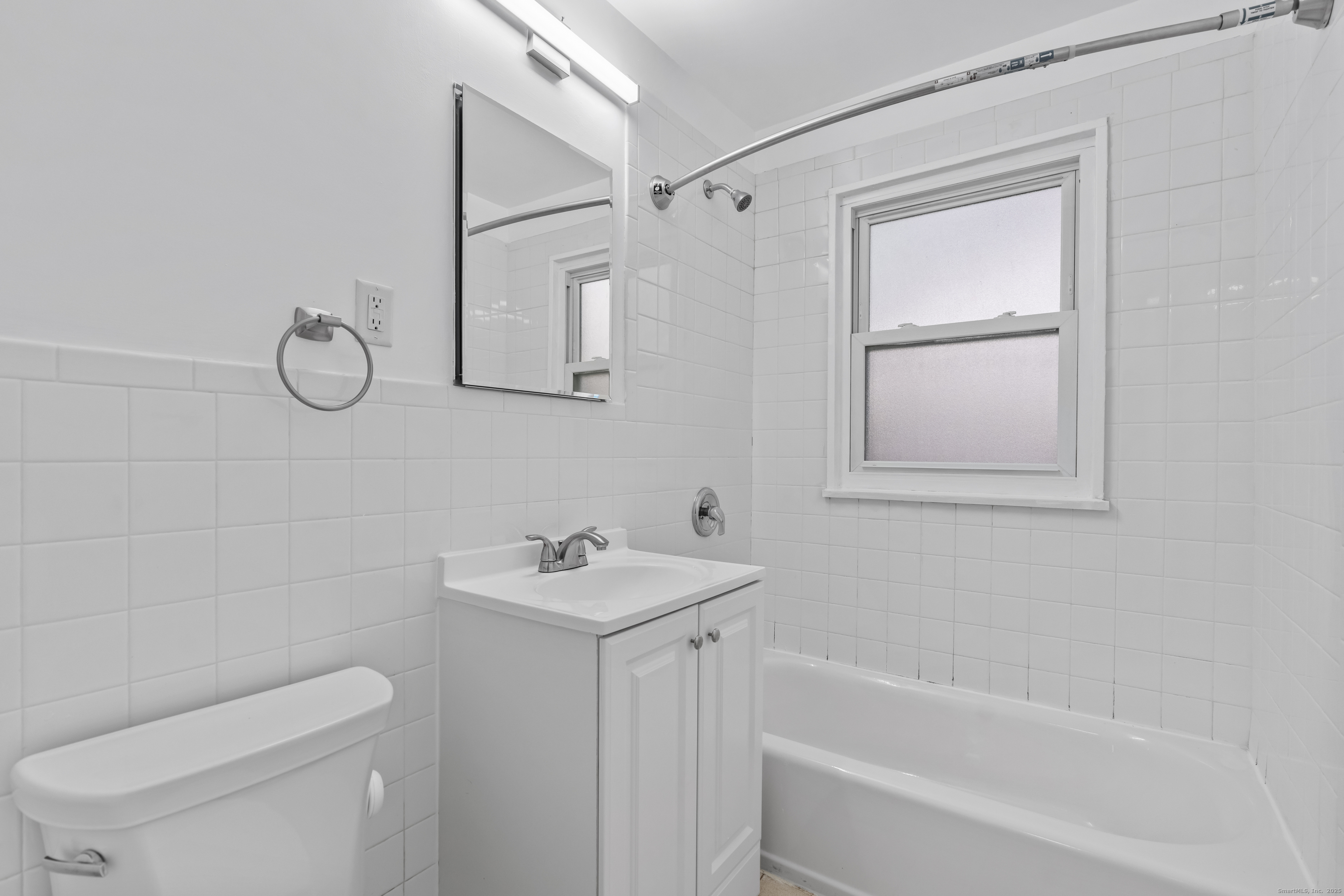 56 Blachley Road, Unit B Stamford, CT 06902 - Photo 13 of 26 a bathroom with a toilet sink and bathtub